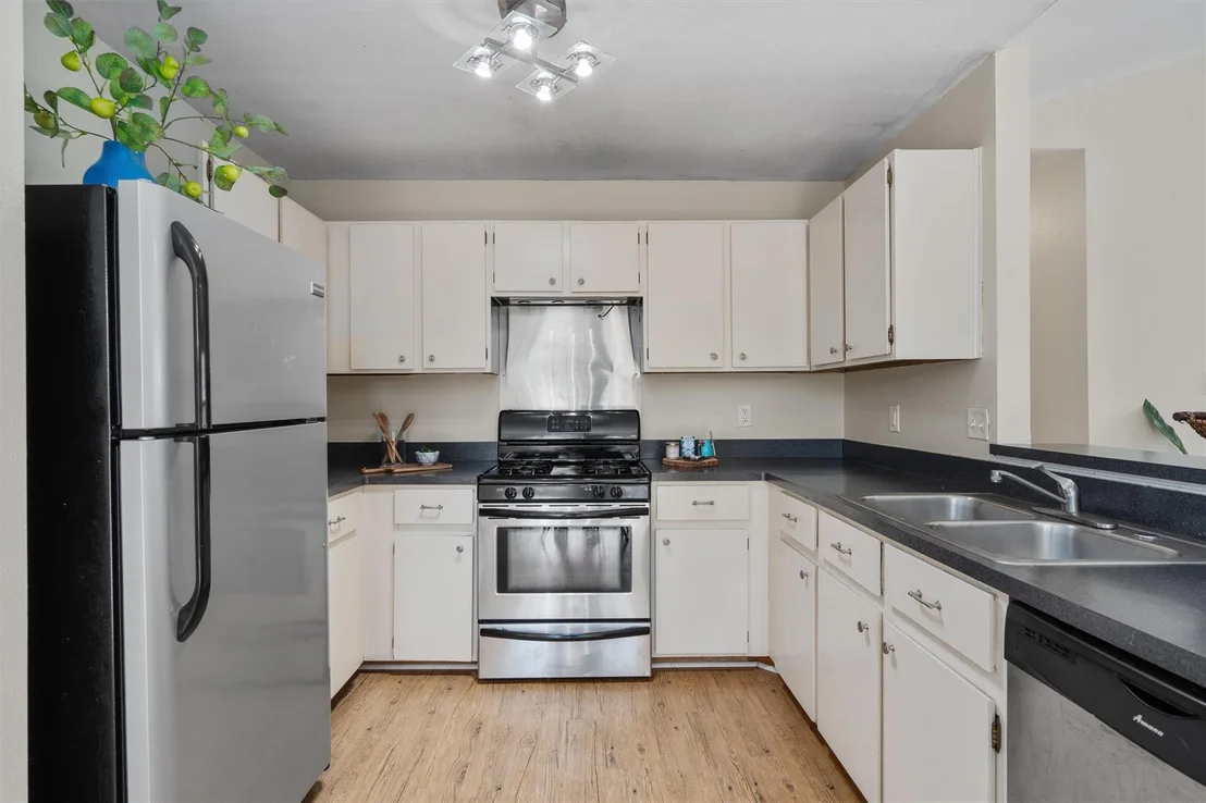 Photo of 1809 Heatherglen LN