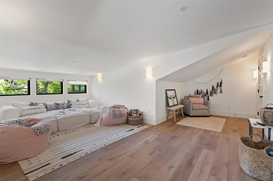 Photo of 1904 Mountain View RD