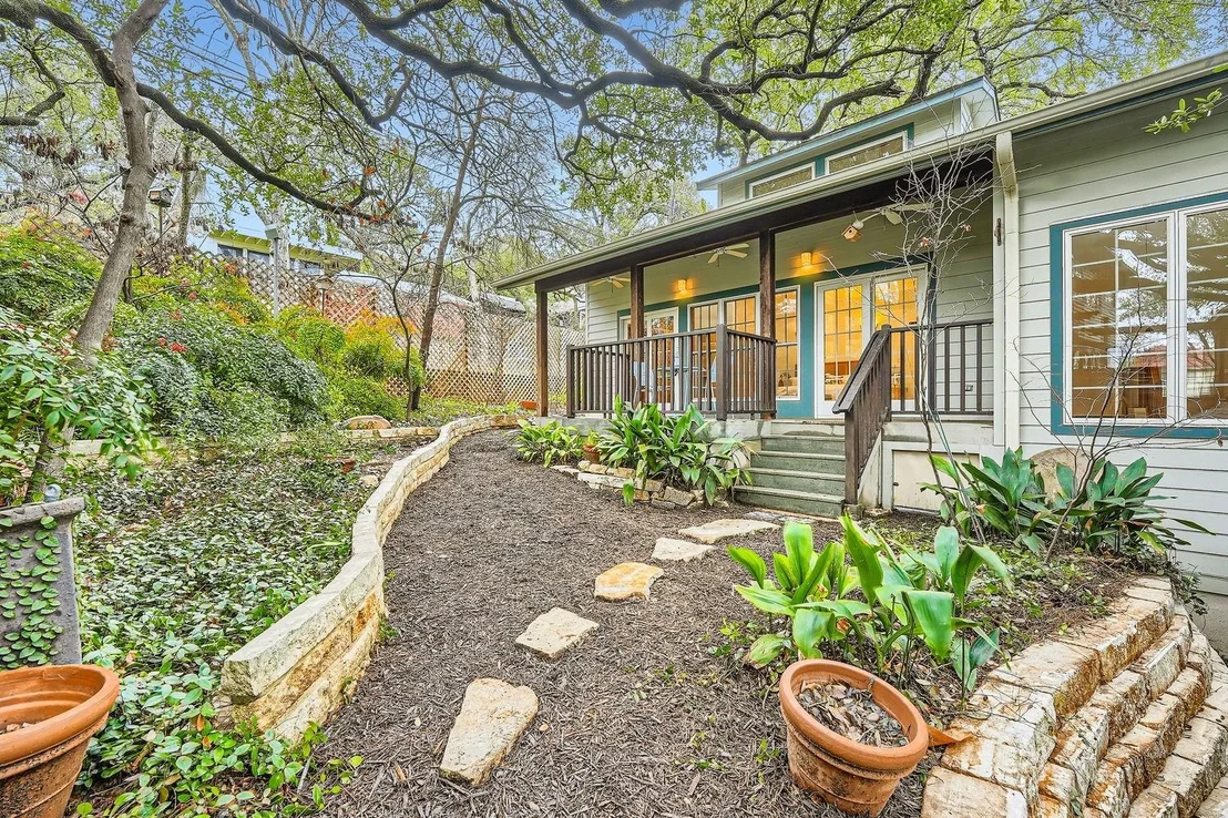Photo of 1807 Alameda DR