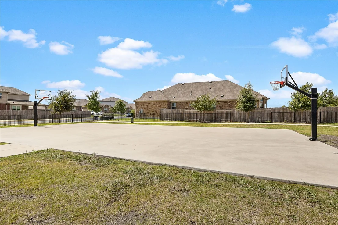 Photo of 521 Hendelson LN