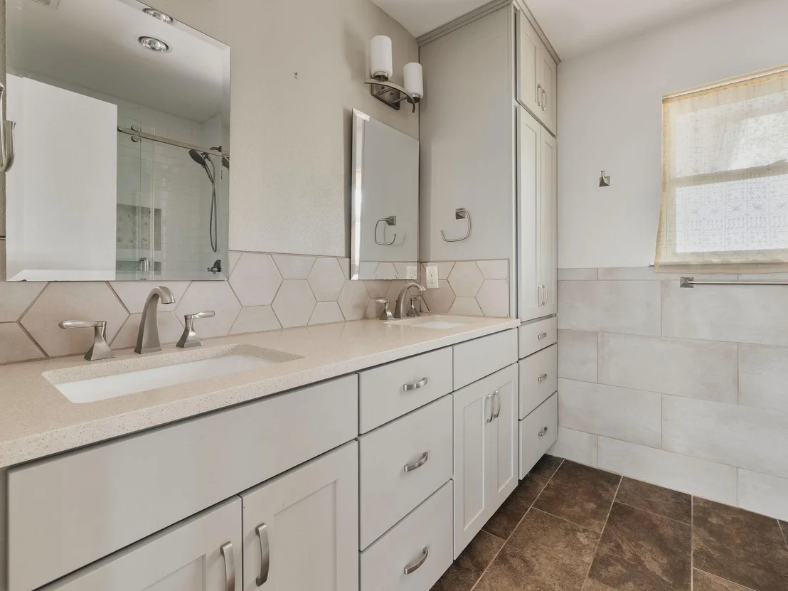 Photo of 7601 Parkview CIR
