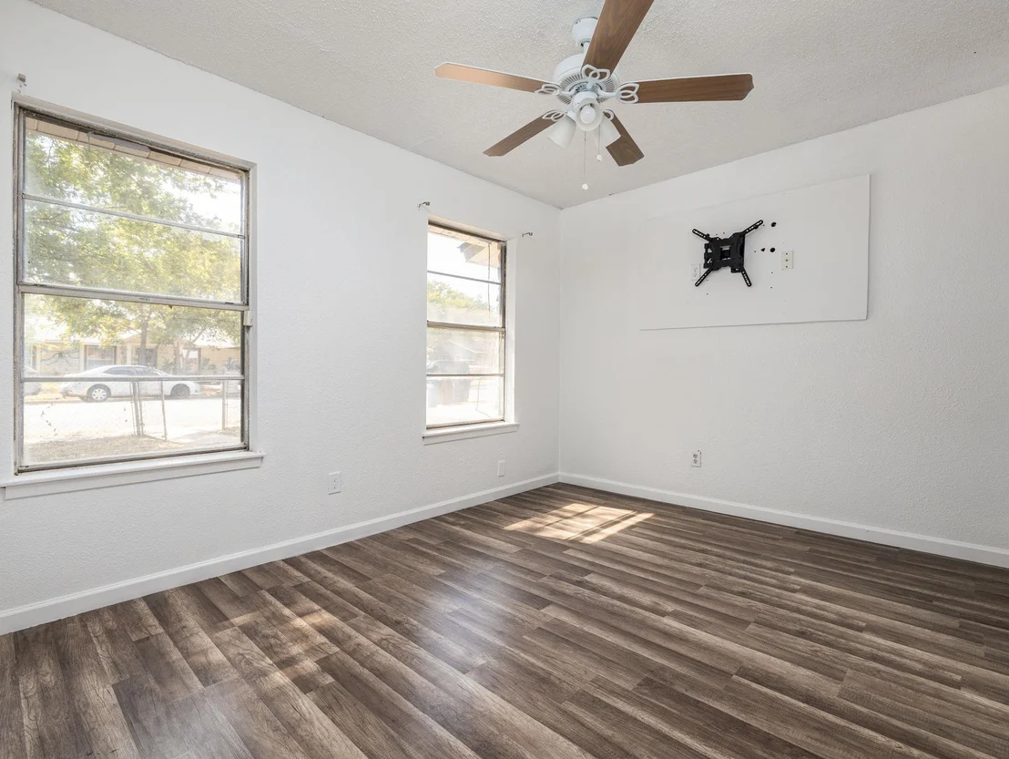 Photo of 6206 Hogan Ave