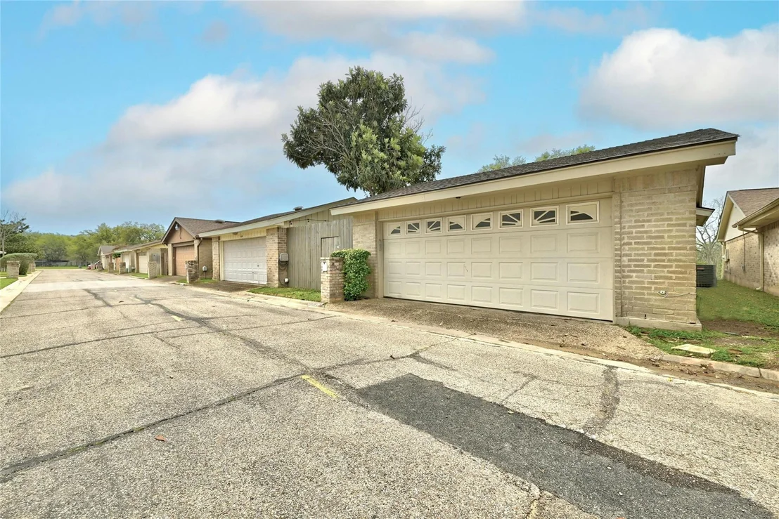 Photo of 11131 Pinehurst DR
