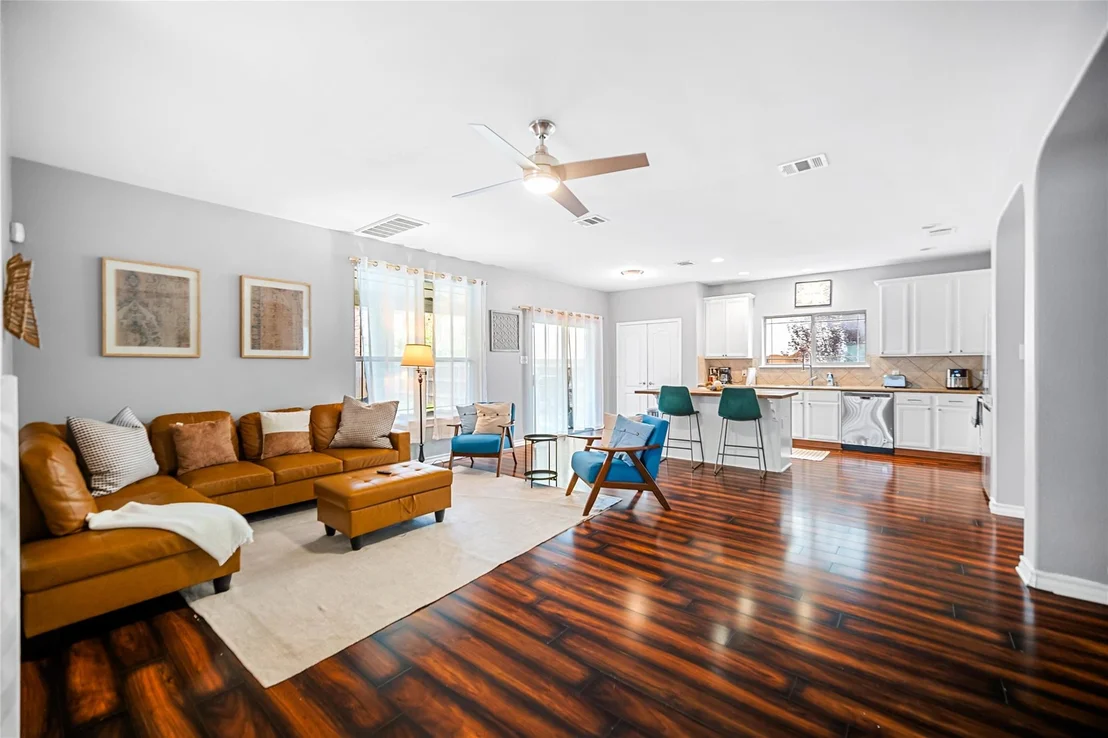 Photo of 321 Angel Oak ST