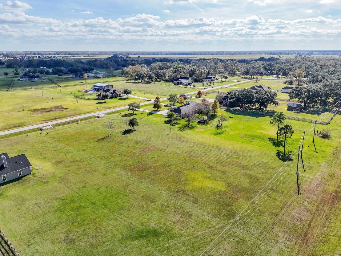 Photo of 702 Comanche Trail DR