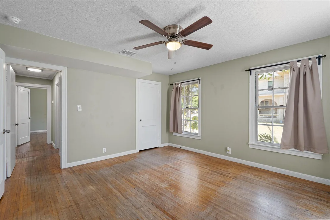 Photo of 1121 Lexington ST