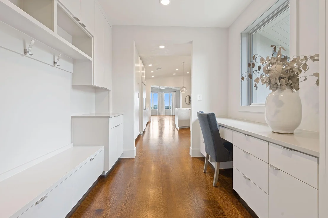 Photo of 10 HEDGE LN