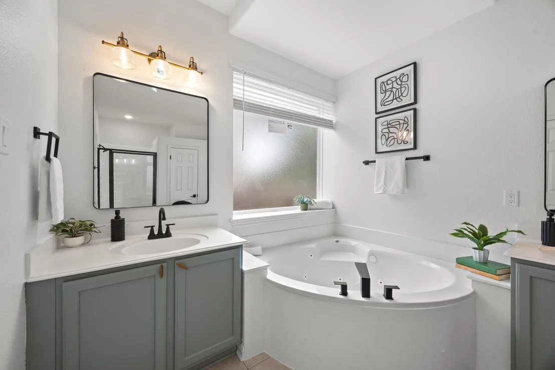 Photo of 1245 Lacey Oak LOOP