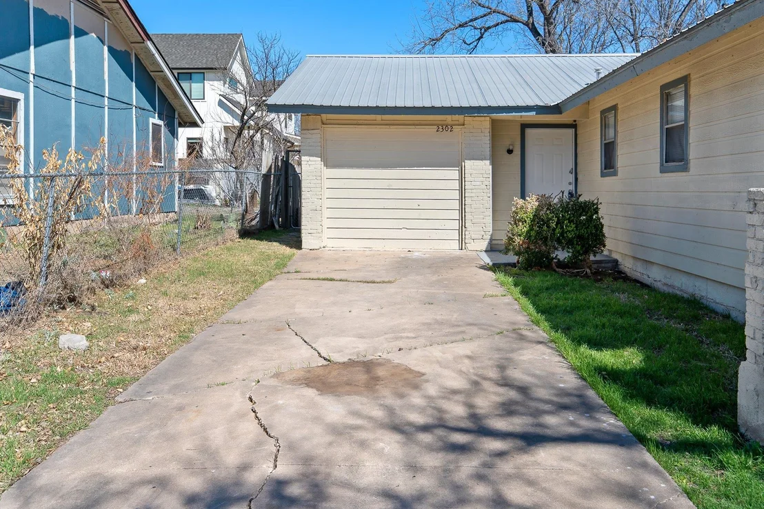 Photo of 2302 Rockridge DR