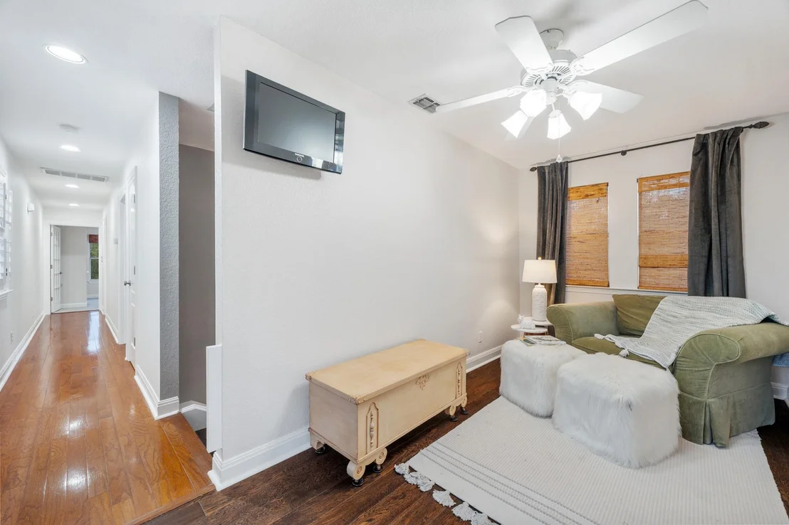 Photo of 10921 Long Branch DR