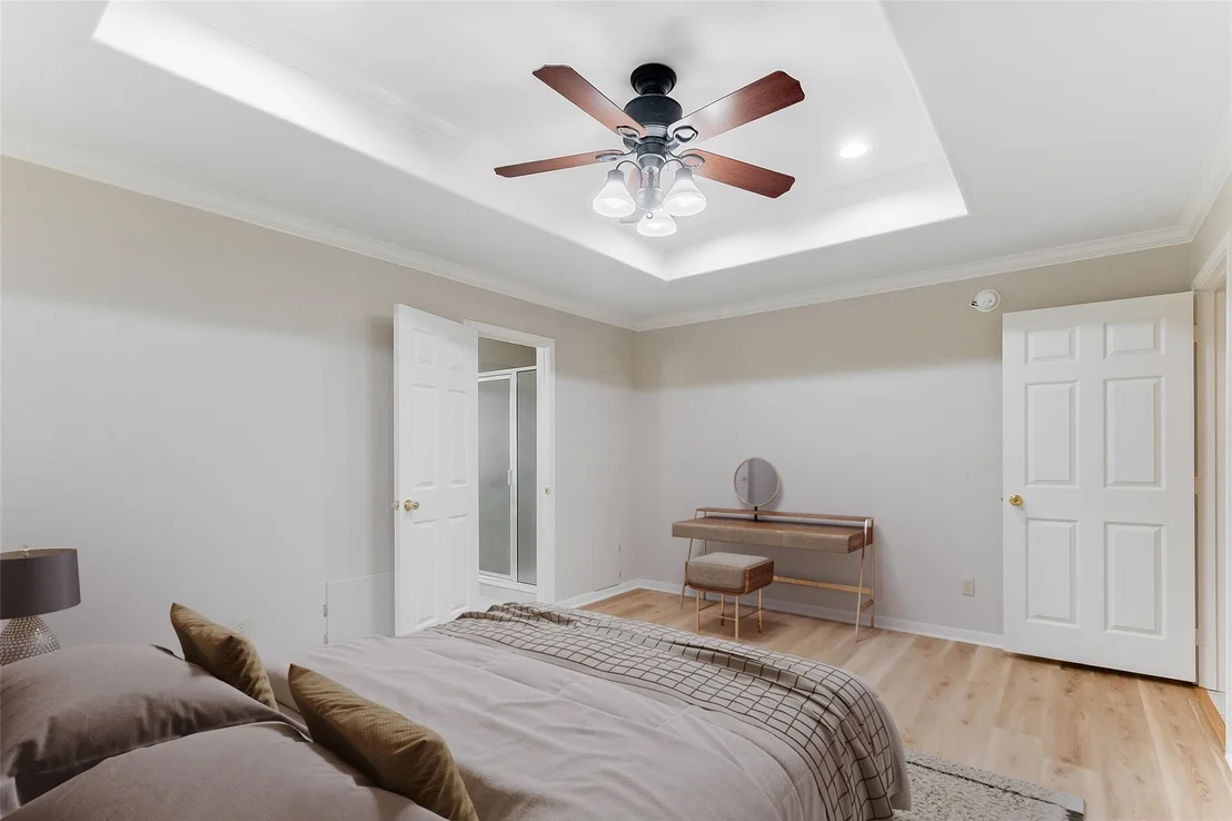 Photo of 220 Fox XING