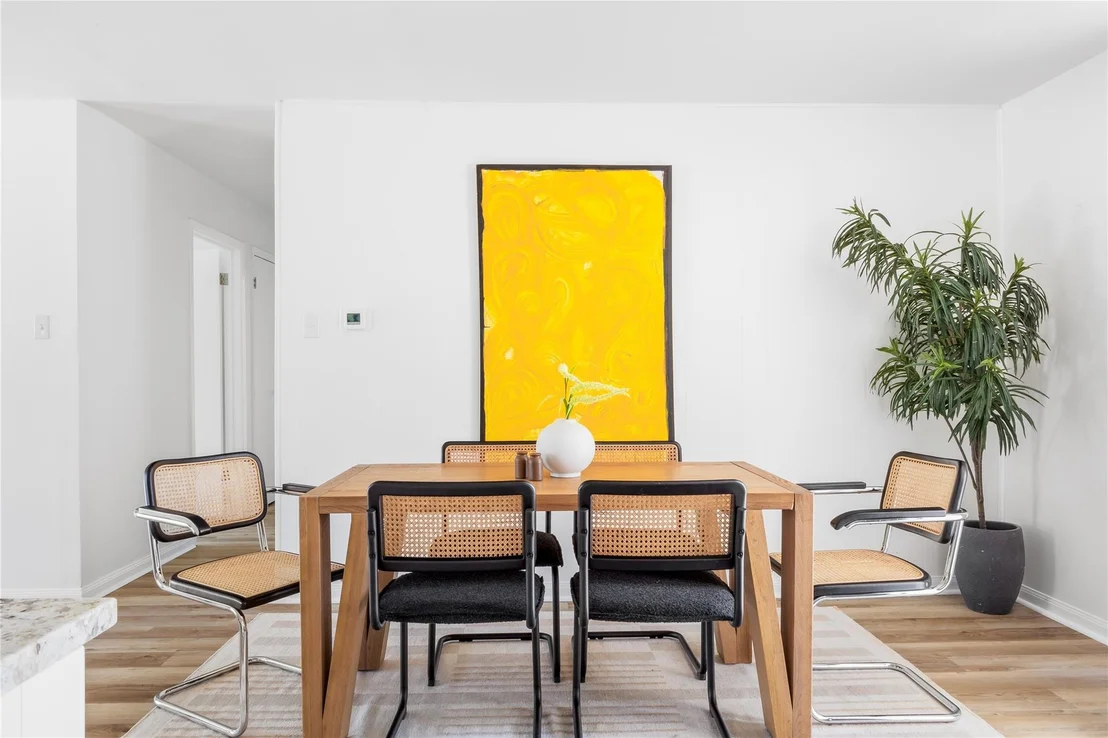 Photo of 304 W Bee ST