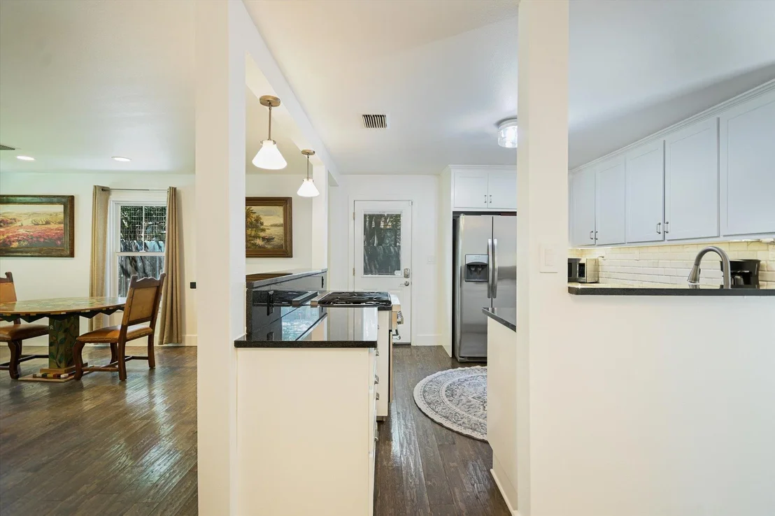 Photo of 605 Deep Eddy Ave