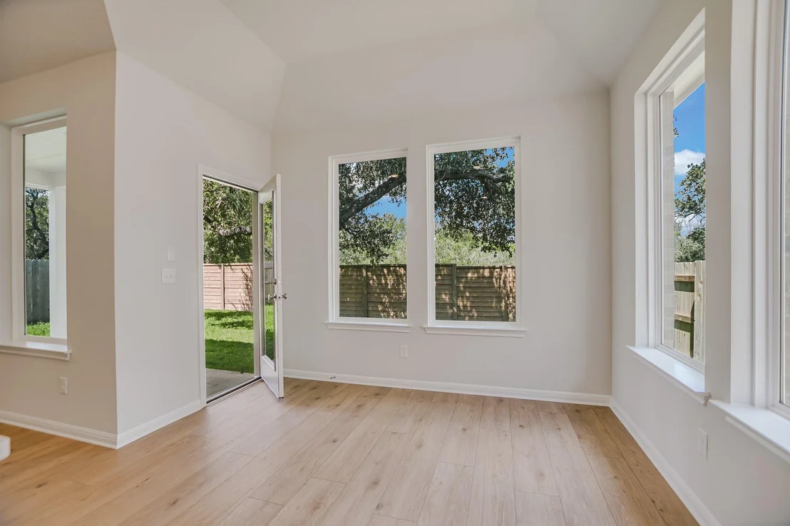 Photo of 270 Smithsonian LN