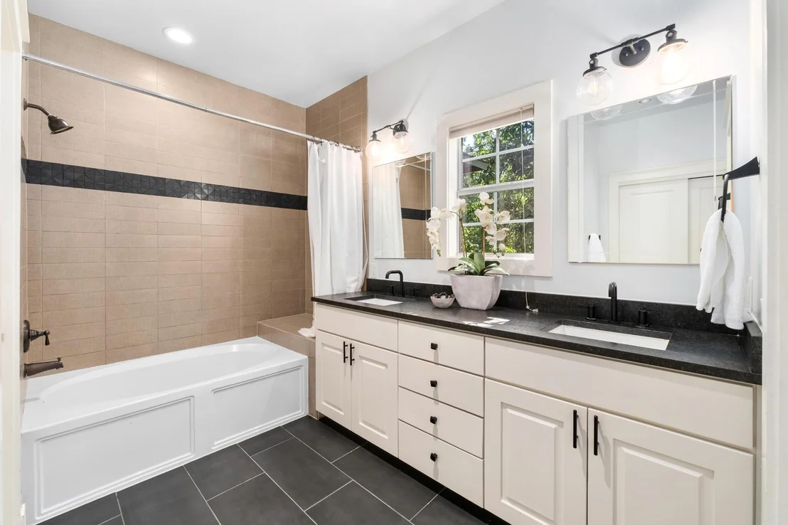 Photo of 3612 Oakmont BLVD