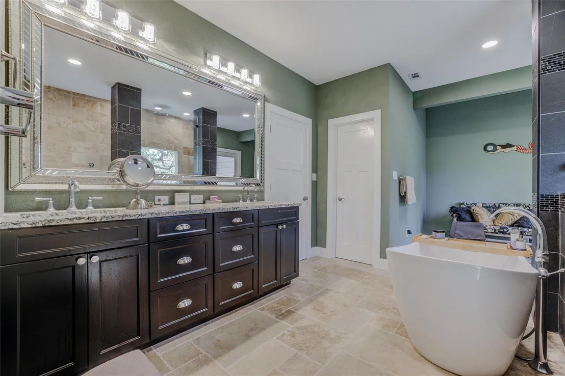 Photo of 7917 Forest View DR