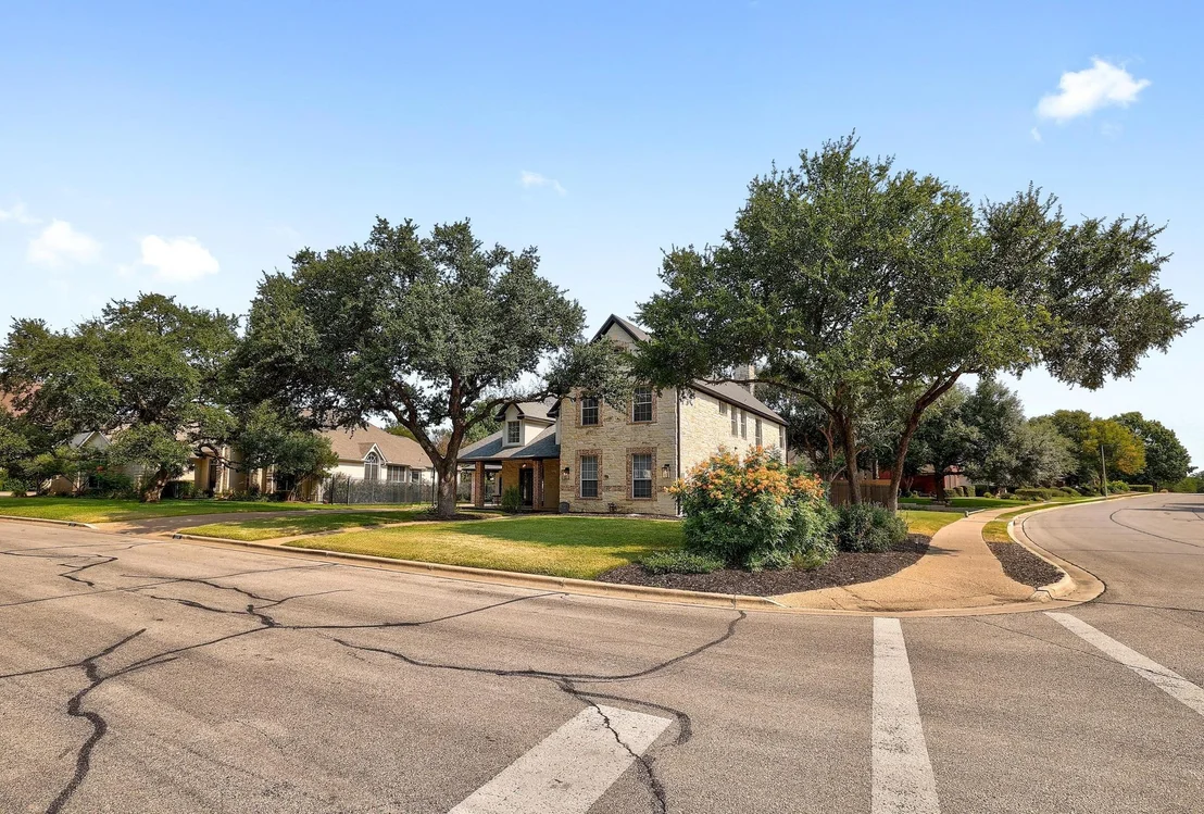 Photo of 104 Hazeltine DR
