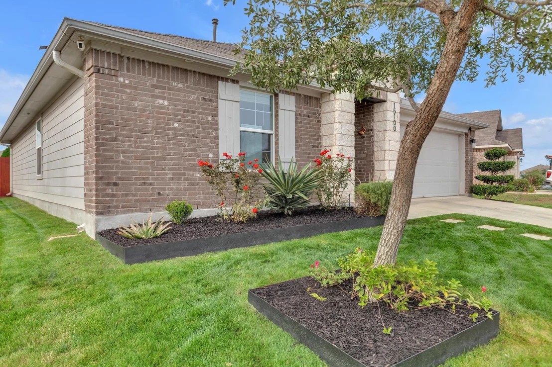 Photo of 15100 Custis LN