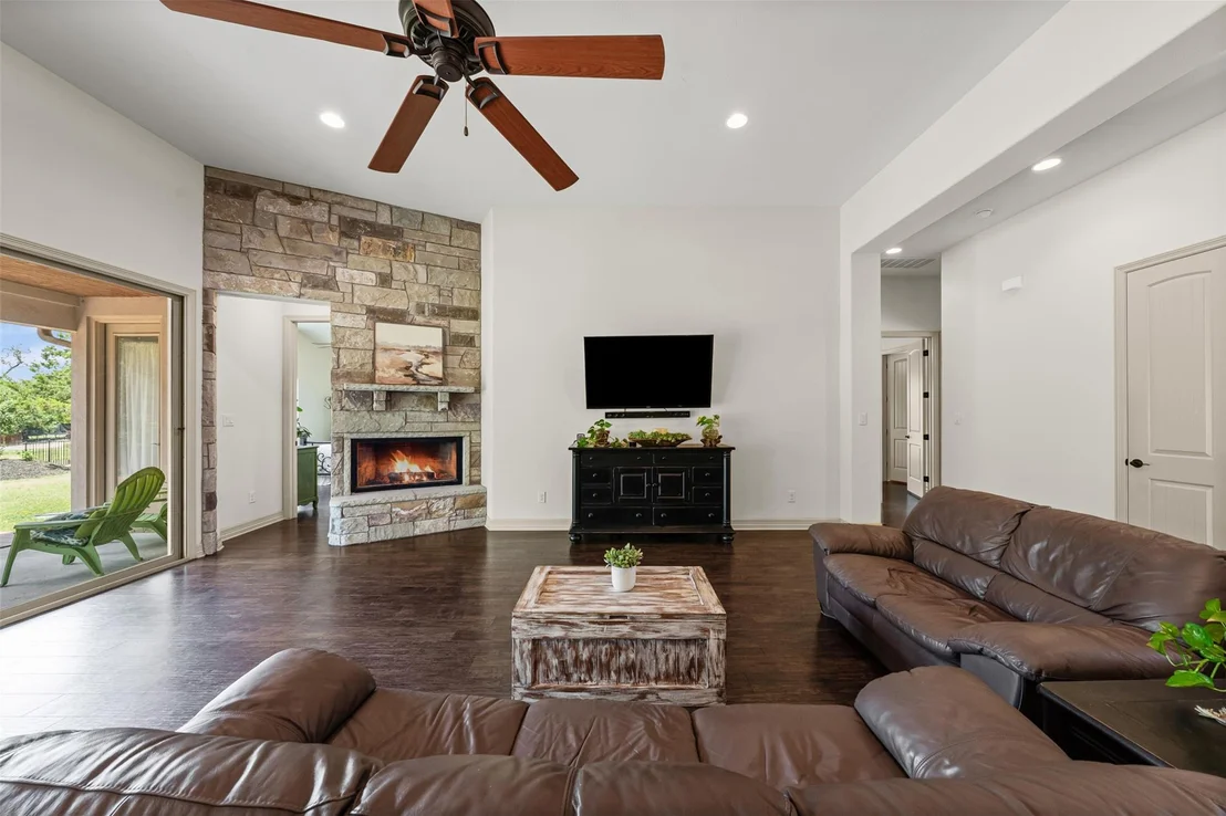 Photo of 102 Eagle Valley LN