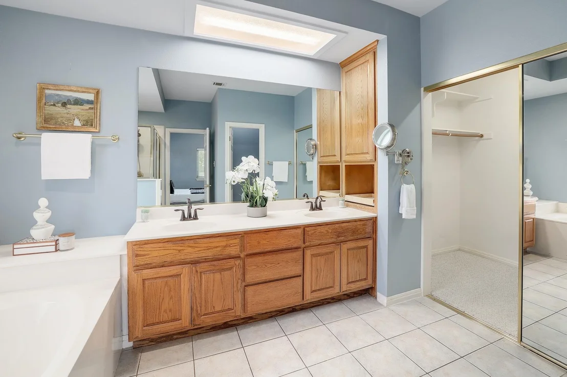 Photo of 101 Lakeview LN
