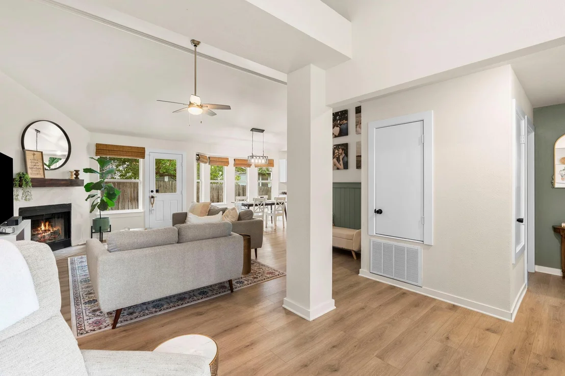 Photo of 215 Crystal Knoll BLVD