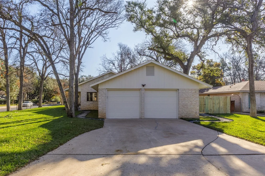 Photo of 4011 Austin Woods DR