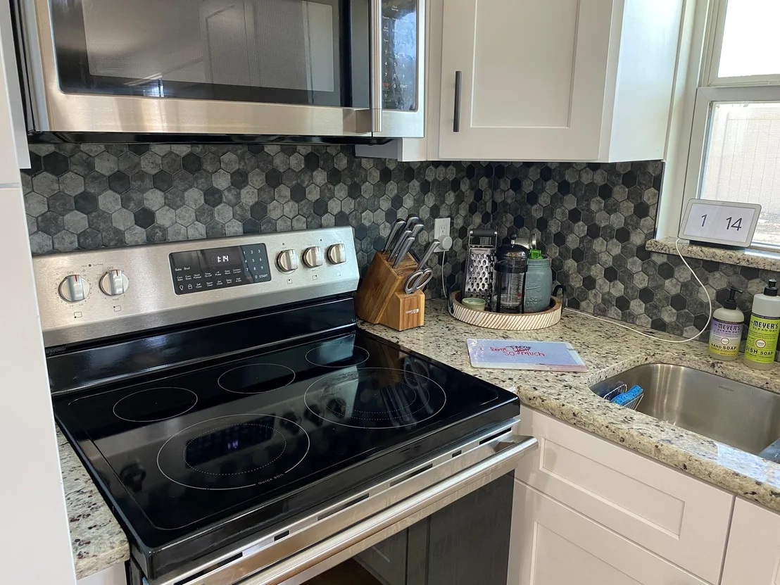 Photo of 1102 Clayton LN
