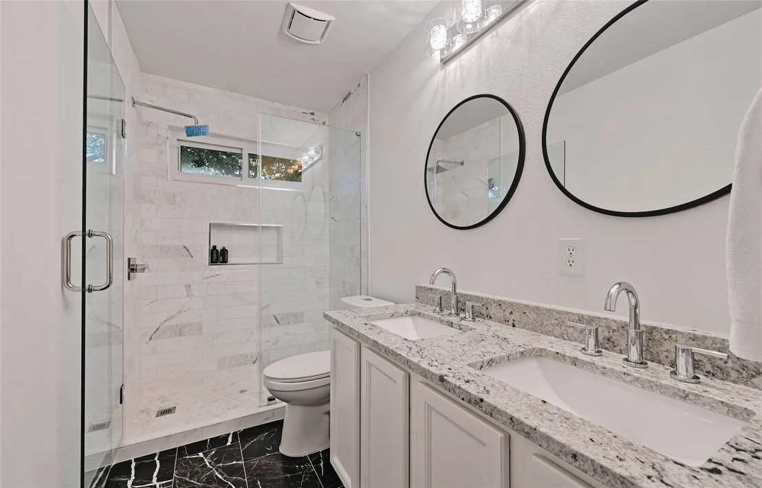 Photo of 329 Cullen BLVD