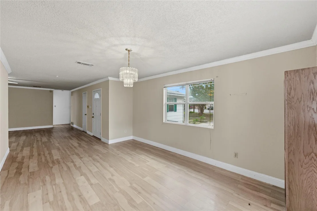 Photo of 207 W 17th ST