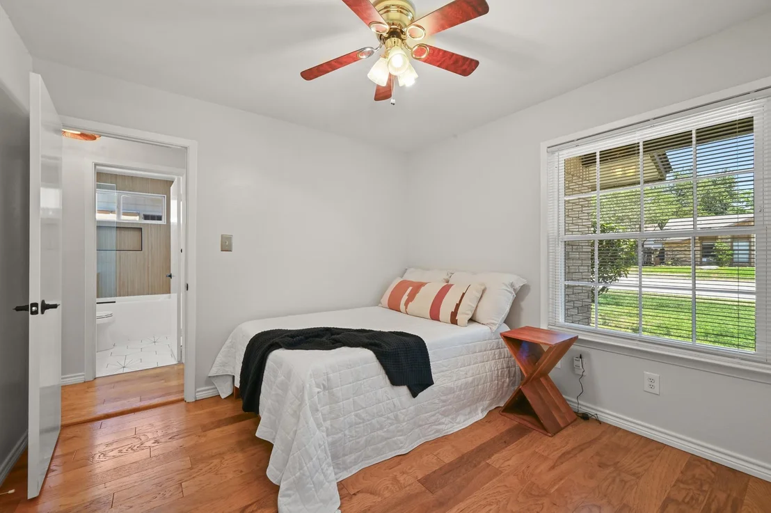 Photo of 5300 Suburban DR