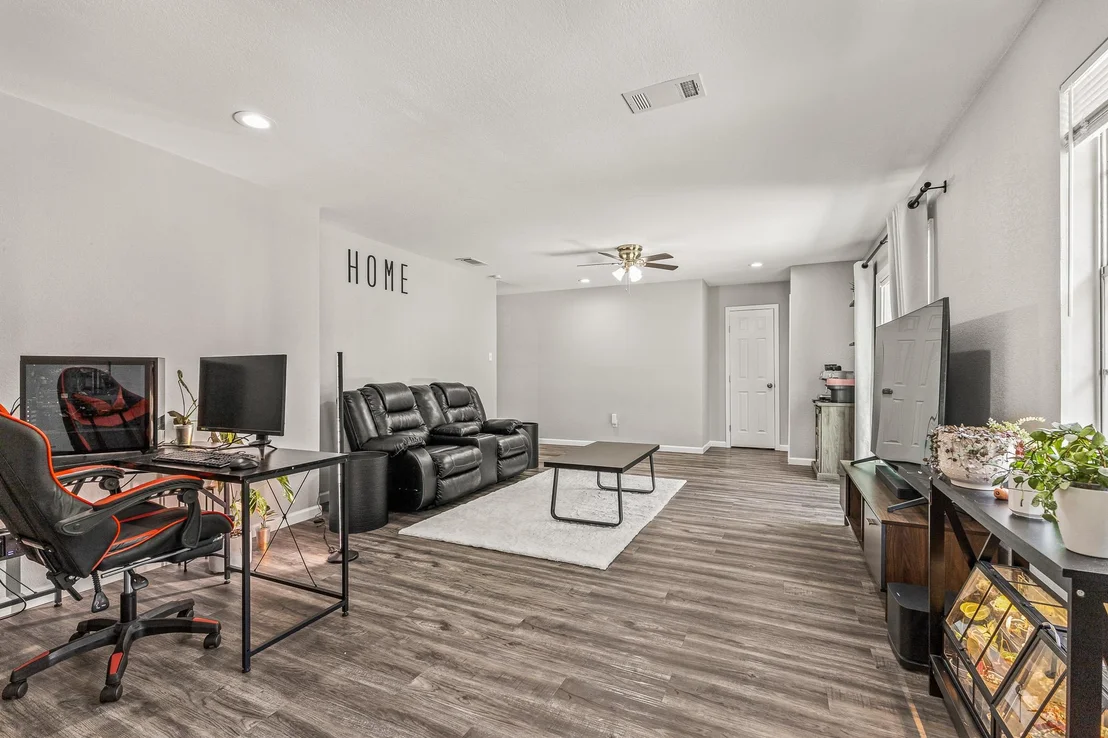 Photo of 1302 Phyllis DR