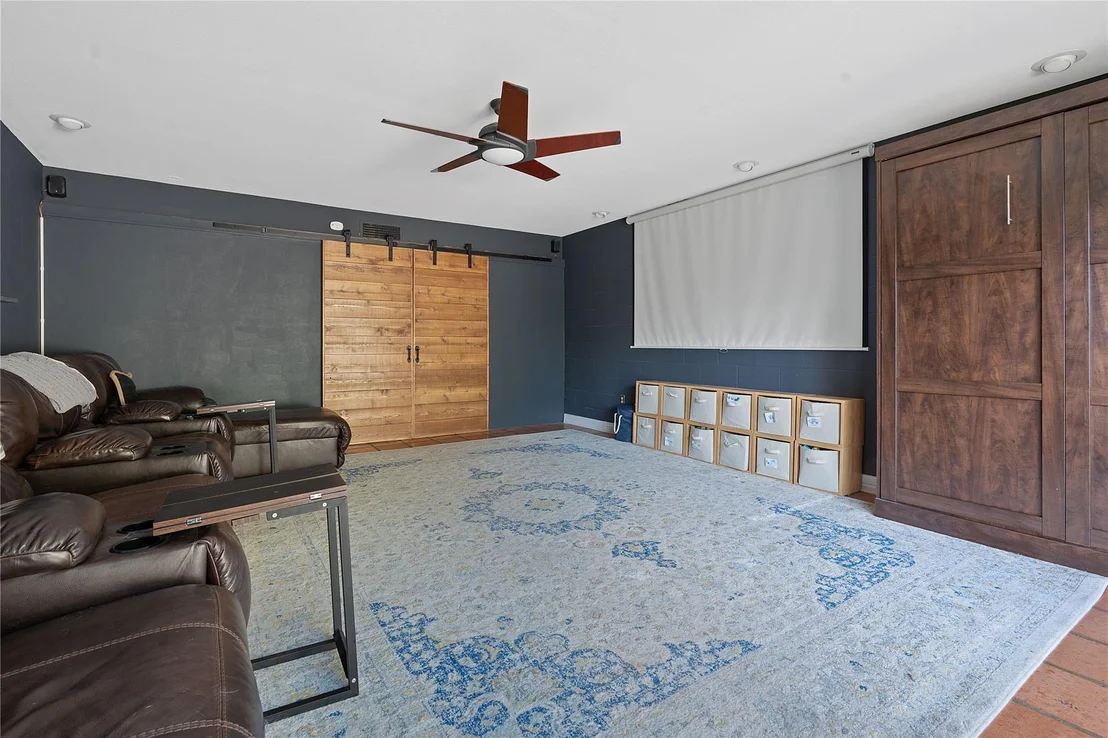 Photo of 913 Dartmoor DR