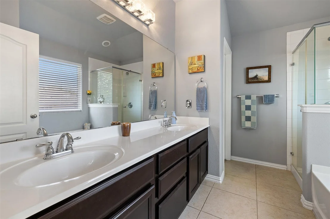 Photo of 339 Strawberry Blonde DR