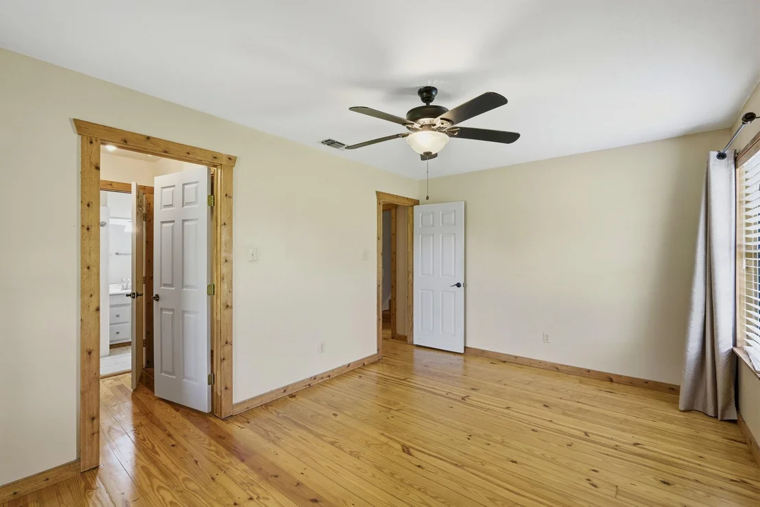 Photo of 903 SUMMIT CRES