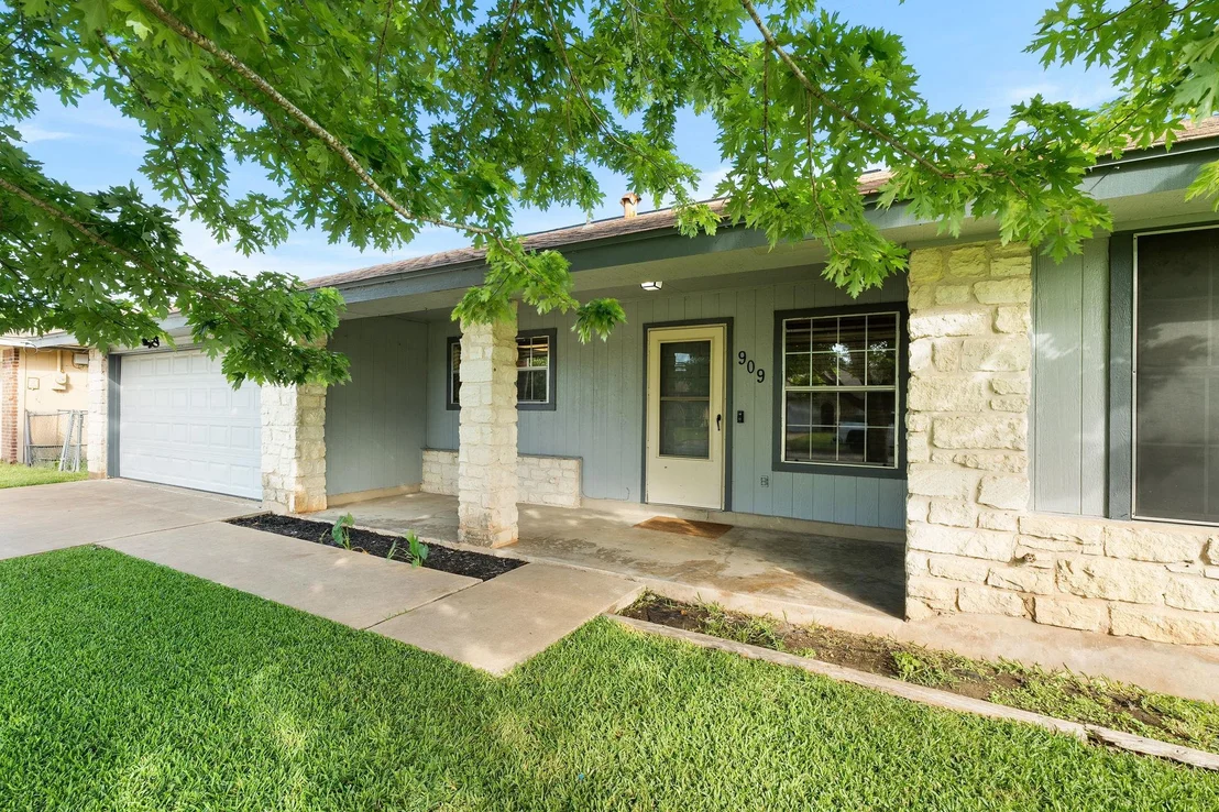 Photo of 909 Garden View DR