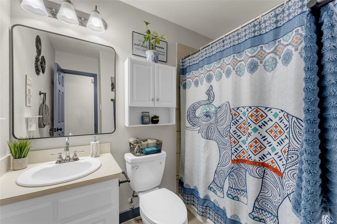 Photo of 555 Live Oak DR