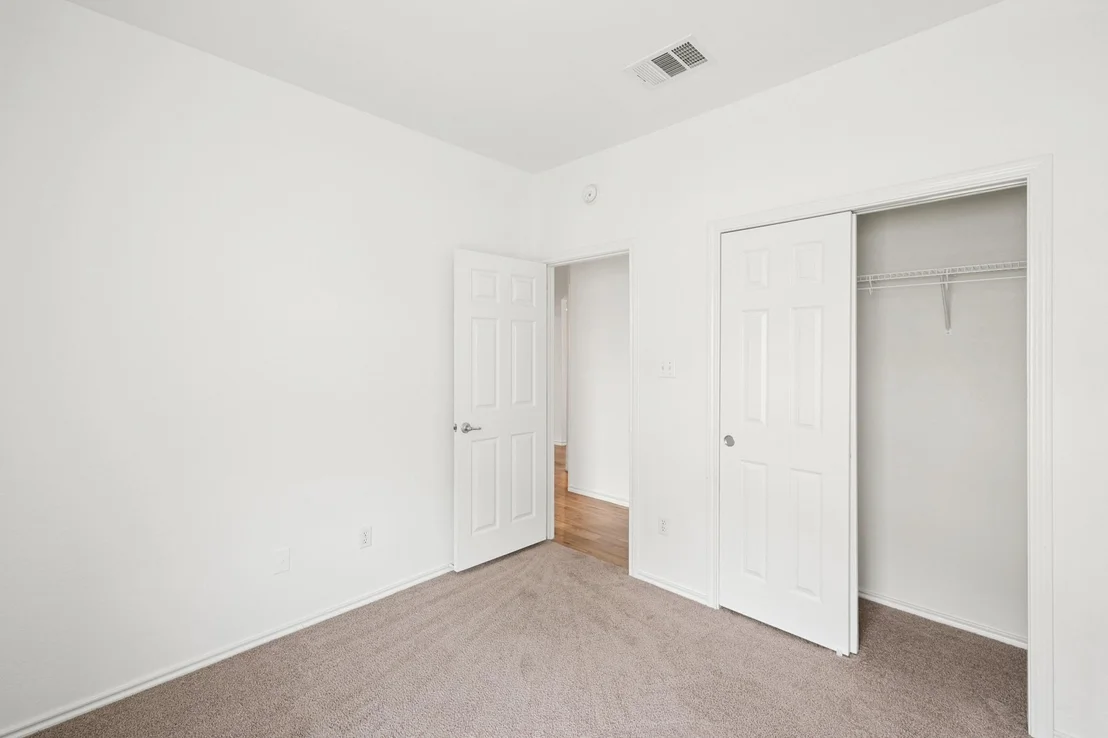 Photo of 141 Ashwood N