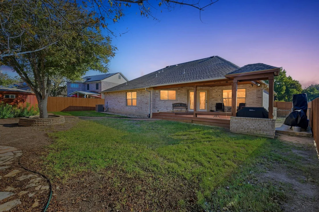 Photo of 903 E Olympic DR