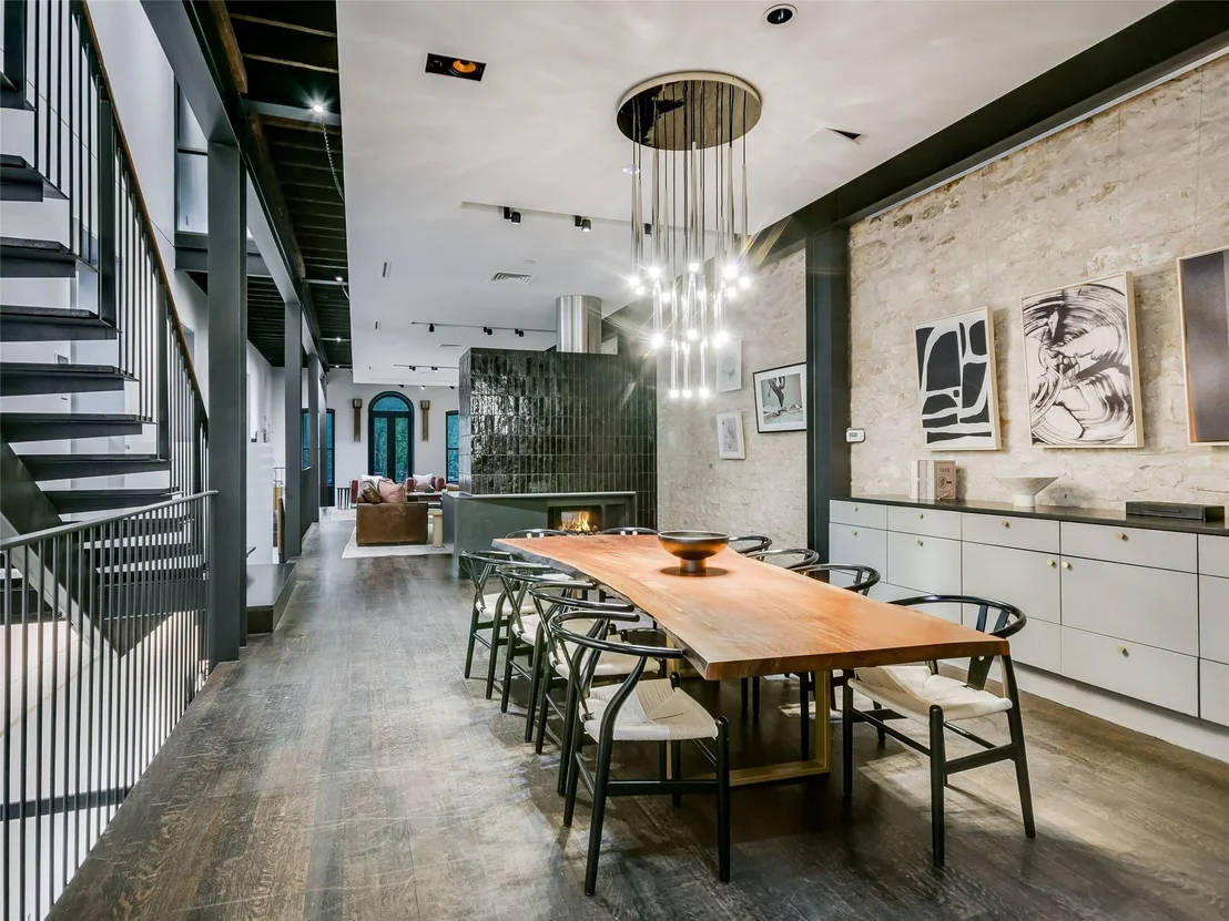 Photo of 811 Congress Ave