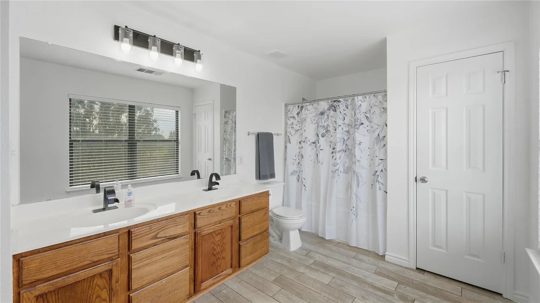 Photo of 585 Siebert DR