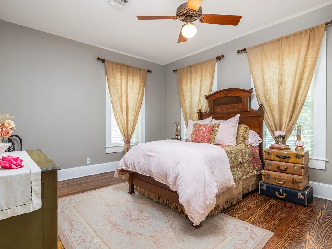 Photo of 1220 W Lake DR
