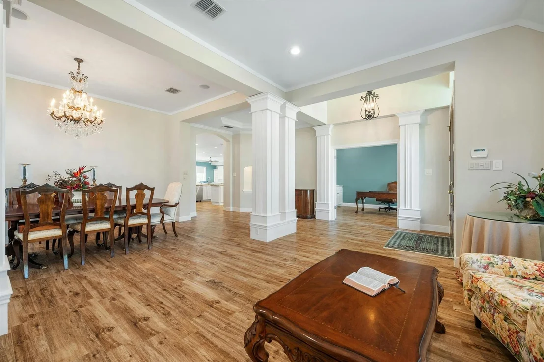 Photo of 4213 Lakeway BLVD