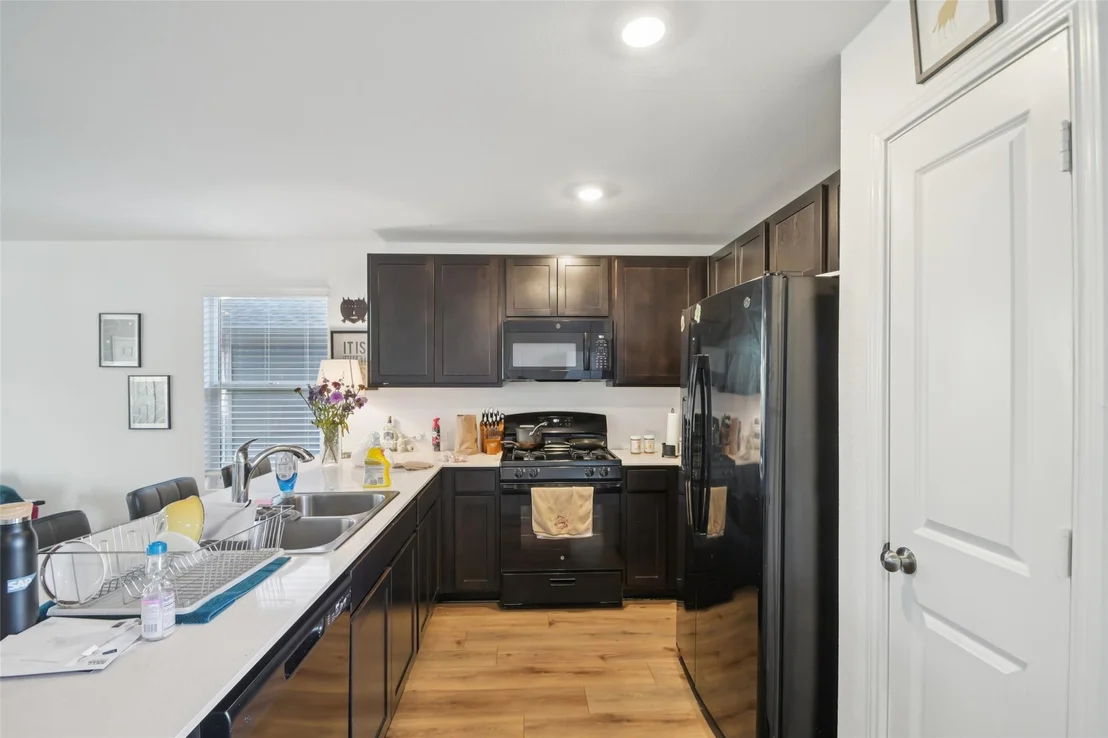 Photo of 857 Powell ST