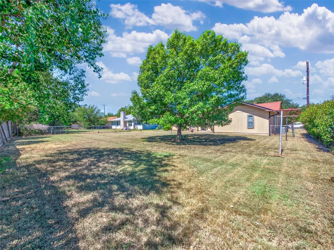 Photo of 404 E Central DR