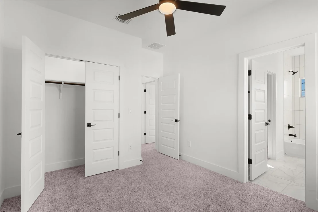 Photo of 105 Carmen CV