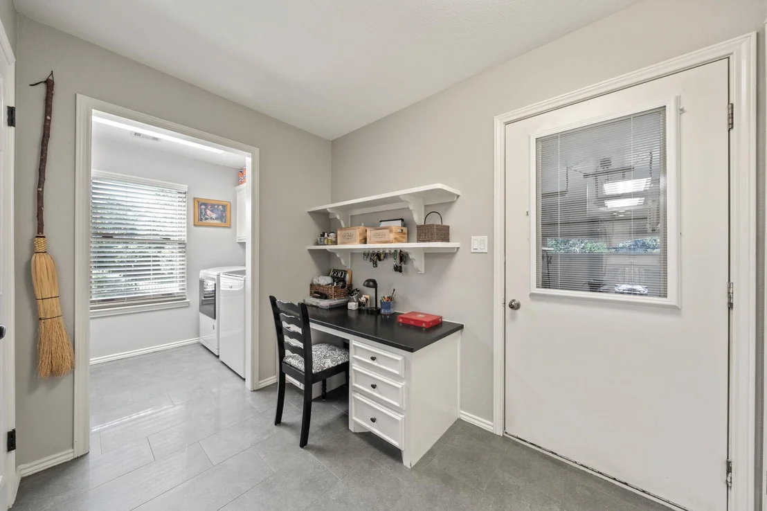 Photo of 25 Doolittle DR