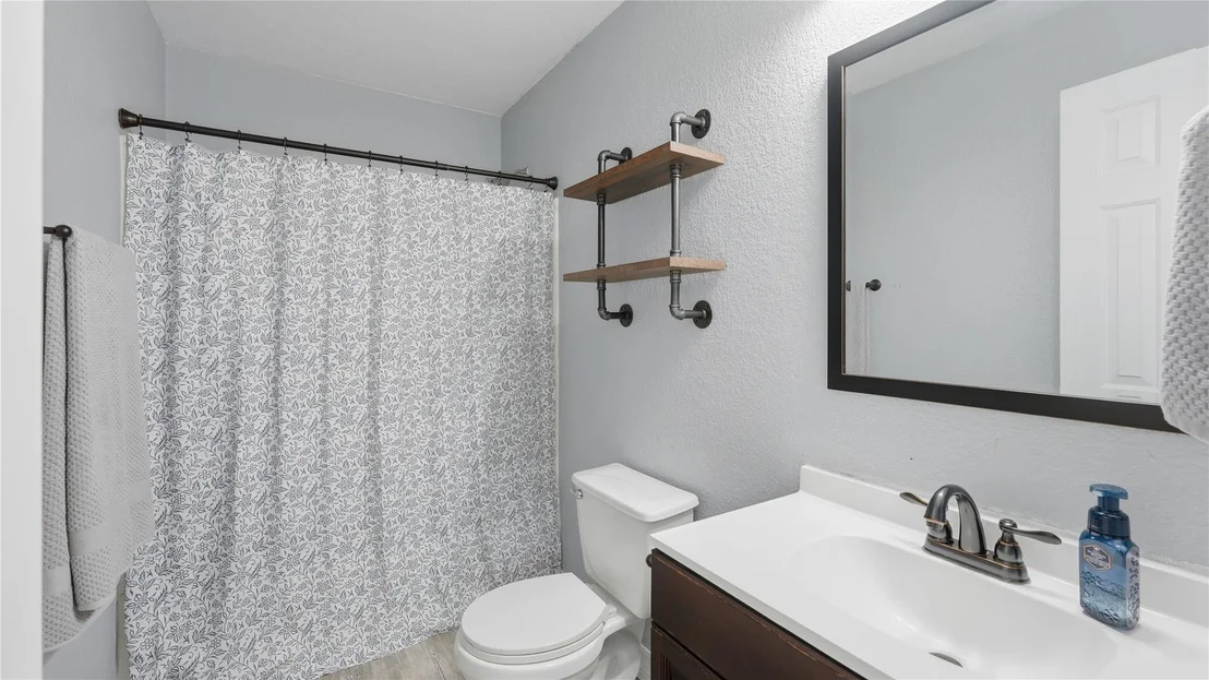 Photo of 585 Siebert DR