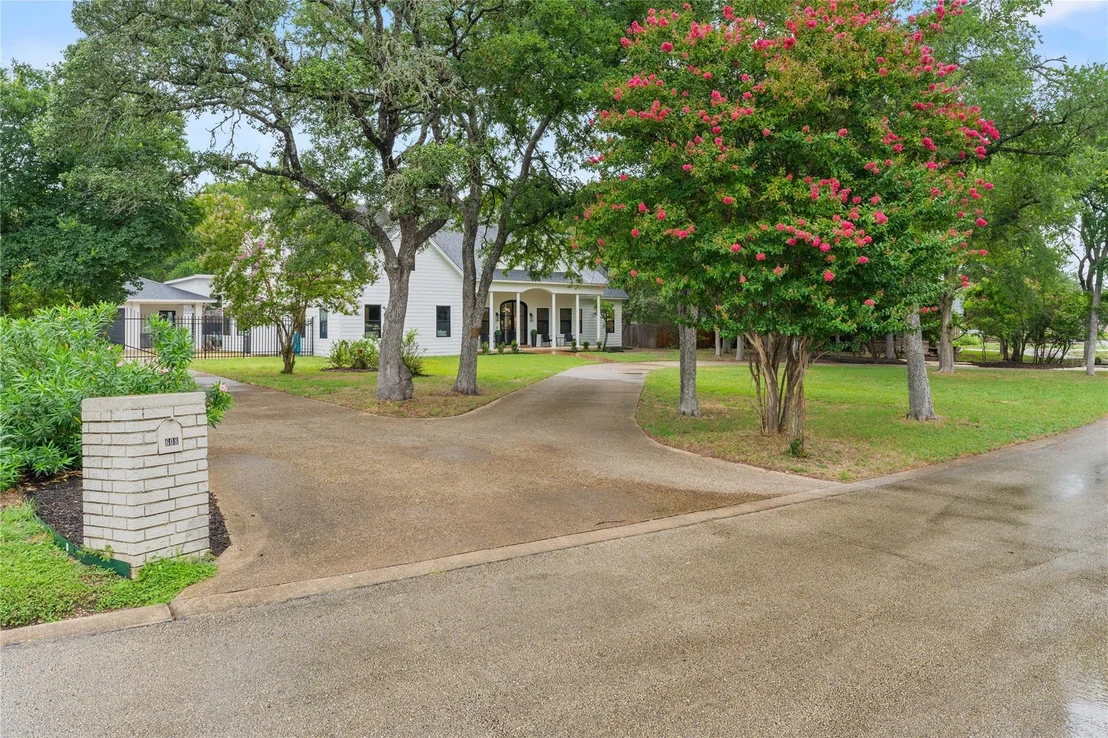 Photo of 608 Whispering Oaks DR