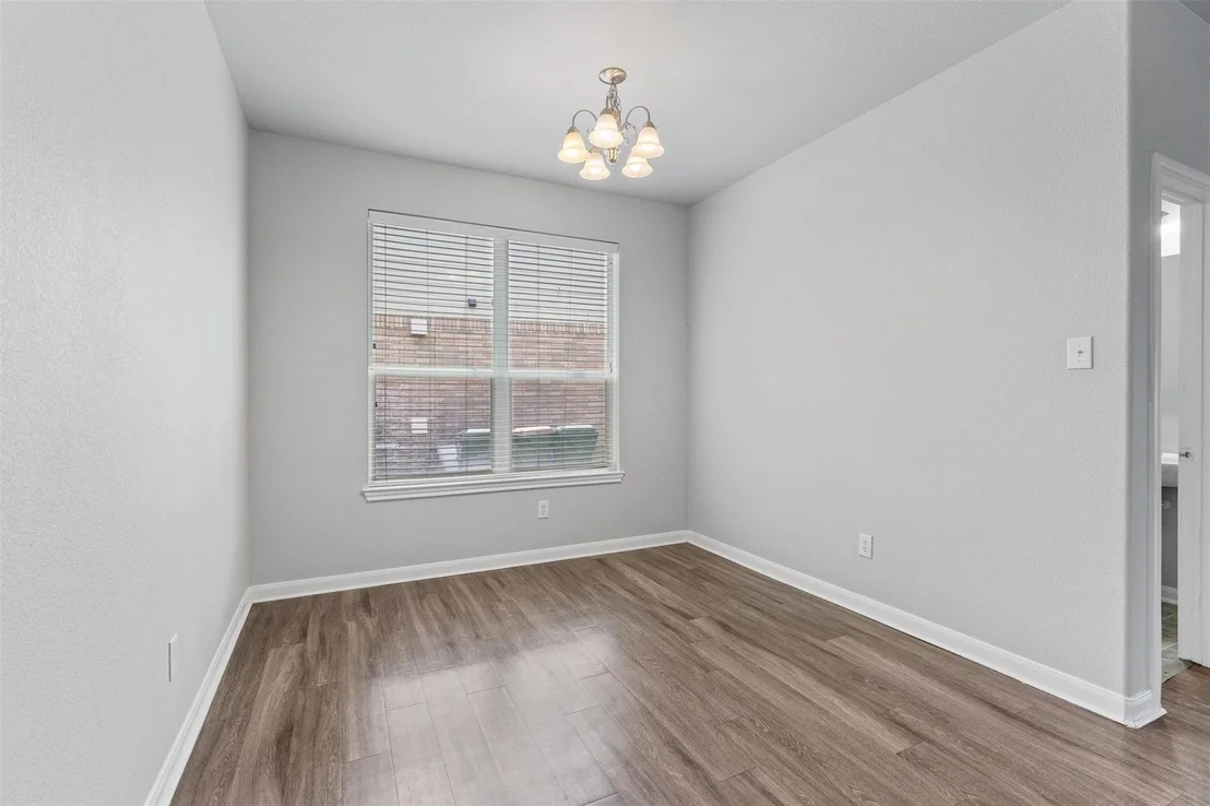 Photo of 198 Covent DR