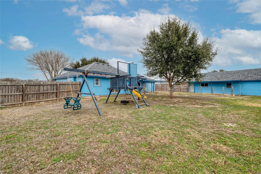 Photo of 233 Thomas DR